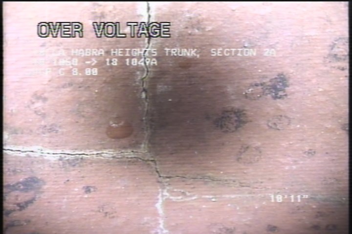 Fracture Multiple, from 08 to 04 o'clock, within 8 inches of joint: YES - SLIGHT