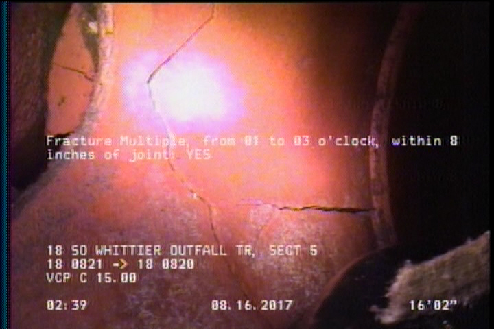 Fracture Multiple, from 01 to 03 o'clock, within 8 inches of joint: YES