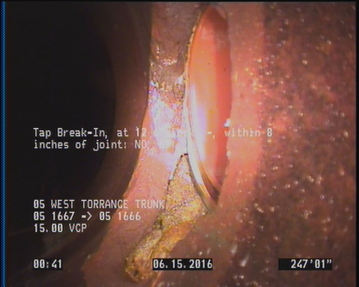 Tap Break-In, at 12 o'clock, -, within 8 inches of joint: NO, 6"