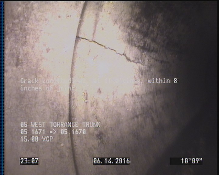 Crack Longitudinal, at 11 o'clock, within 8 inches of joint: YES