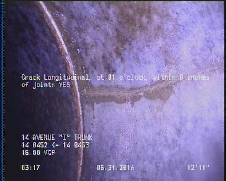 Crack Longitudinal, at 01 o'clock, within 8 inches of joint: YES