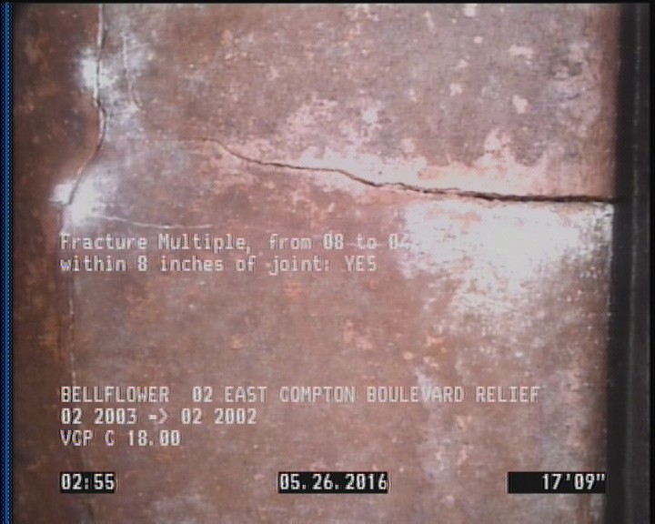 Fracture Multiple, from 08 to 04 o'clock, within 8 inches of joint: YES