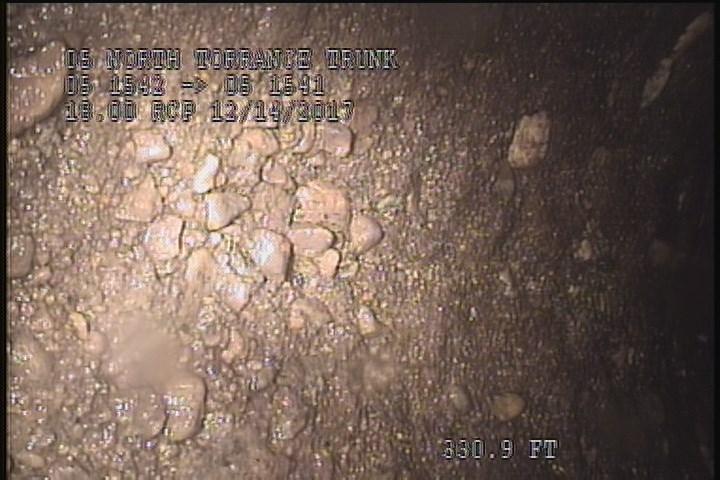 Surface Aggregate Visible, from 10 to 02 o'clock, within 8 inches of joint: NO