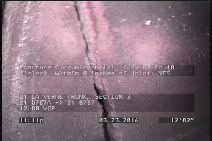 Fracture Circumferential, from 07 to 10 o'clock, within 8 inches of joint: YES