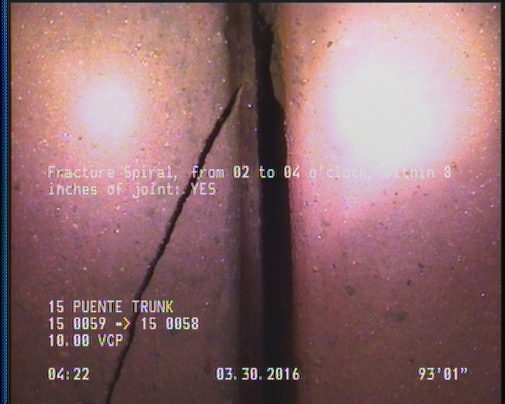 Fracture Spiral, from 02 to 04 o'clock, within 8 inches of joint: YES