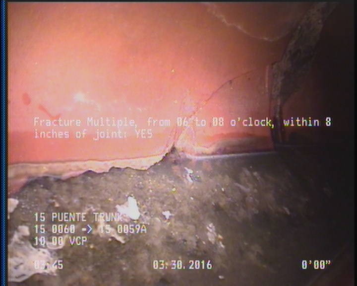 Fracture Multiple, from 06 to 08 o'clock, within 8 inches of joint: YES