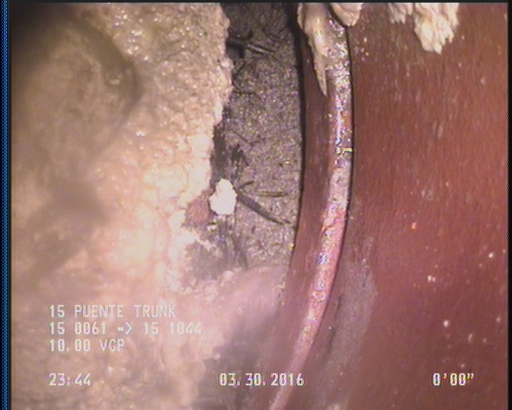 Hole, from 09 to 03 o'clock, within 8 inches of joint: YES