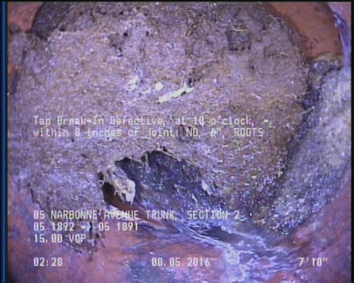 Tap Break-In Defective, at 10 o'clock, -, , within 8 inches of joint: NO, 6" - ROOTS