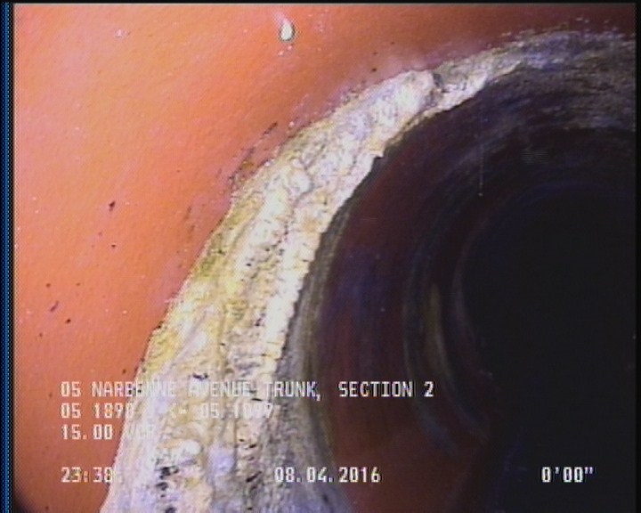 Deposits Attached Encrustation, 10 %of cross sectional area, from 08 to 04 o'clock, , within 8 inches of joint: YES, Start