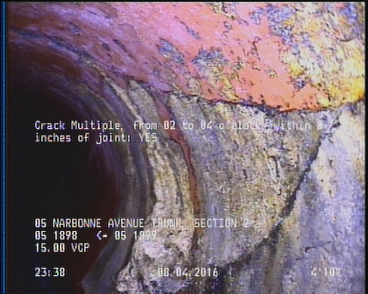 Crack Multiple, from 02 to 04 o'clock, within 8 inches of joint: YES