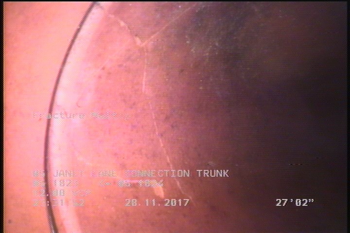 Fracture Multiple, from 01 to 04 o'clock, within 8 inches of joint: YES