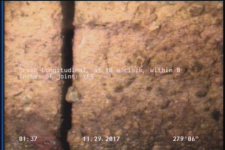 Crack Longitudinal, at 10 o'clock, within 8 inches of joint: YES