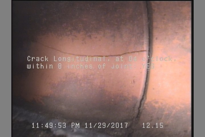 Crack Longitudinal, at 04 o'clock, within 8 inches of joint: YES