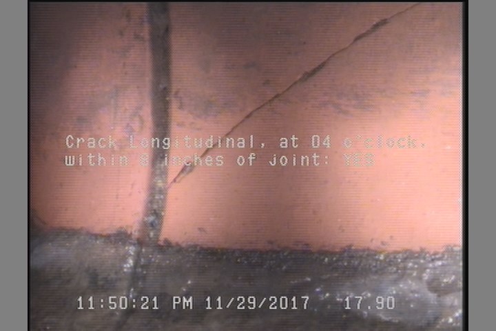Crack Longitudinal, at 04 o'clock, within 8 inches of joint: YES