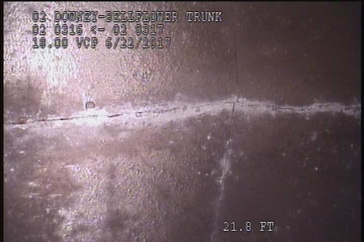 Fracture Multiple, from 08 to 04 o'clock, within 8 inches of joint: YES - SLIGHT