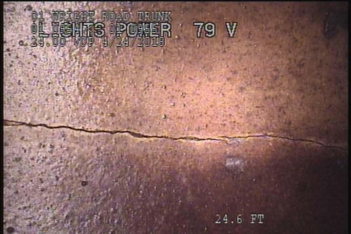Fracture Longitudinal, at 12 o'clock, within 8 inches of joint: YES, Start - SLIGHT