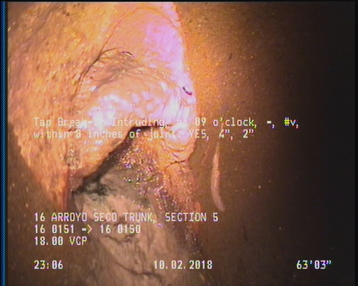 Tap Break-In Intruding, at 09 o'clock, -, #v, within 8 inches of joint: YES, 4", 2"