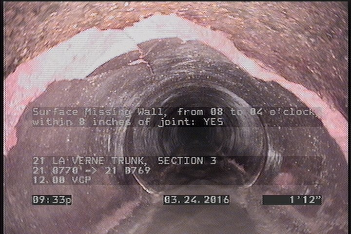 Surface Missing Wall, from 08 to 04 o'clock, within 8 inches of joint: YES - REPAIR VISIBLE