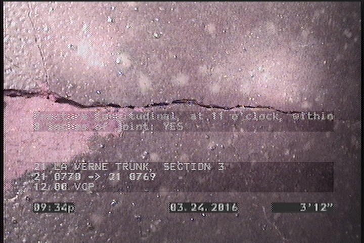 Fracture Longitudinal, at 11 o'clock, within 8 inches of joint: YES