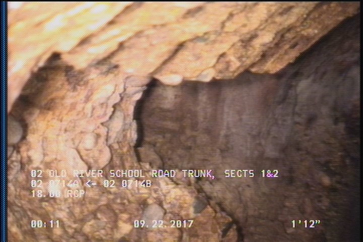 Broken Void Visible, from 11 to 01 o'clock, within 8 inches of joint: YES