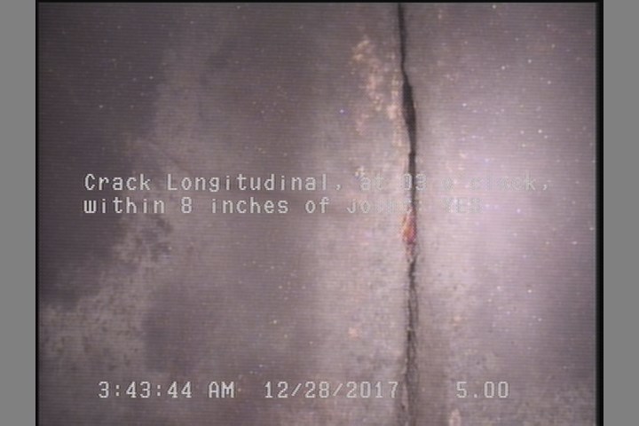 Crack Longitudinal, at 03 o'clock, within 8 inches of joint: YES
