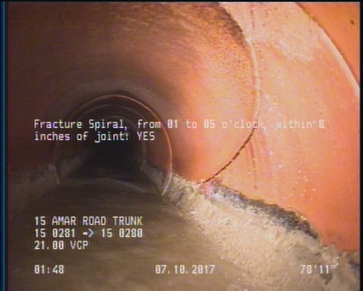 Fracture Spiral, from 01 to 05 o'clock, within 8 inches of joint: YES