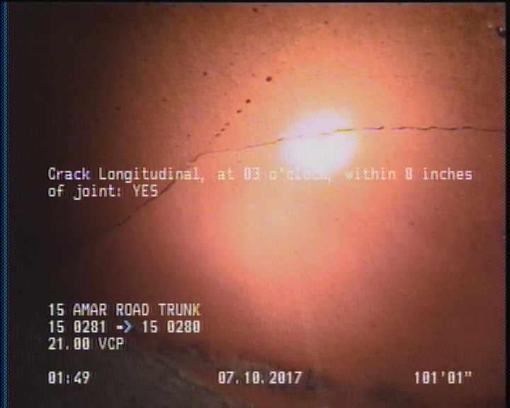 Crack Longitudinal, at 03 o'clock, within 8 inches of joint: YES