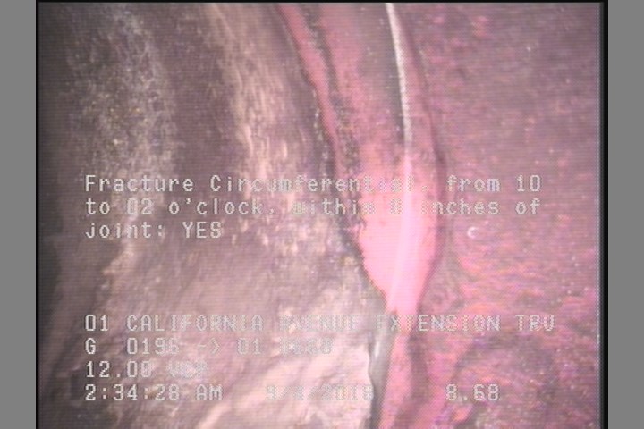 Fracture Circumferential, from 10 to 02 o'clock, within 8 inches of joint: YES