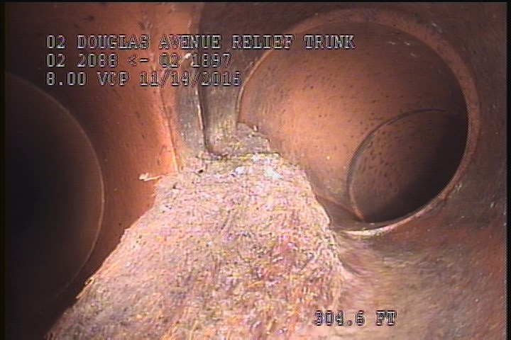 Tap Factory Made Abandoned, at 01 o'clock, -, within 8 inches of joint: YES, 4" - 5 % ROOTS, OPEN