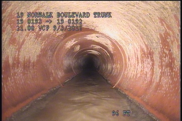 Deposits Attached Grease, 5 %of cross sectional area, from 07 to 05 o'clock, , within 8 inches of joint: YES, Start - POSSIBLE CALCIUM/GREASE