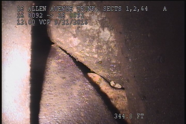 Broken Soil Visible, from 11 to 01 o'clock, within 8 inches of joint: YES