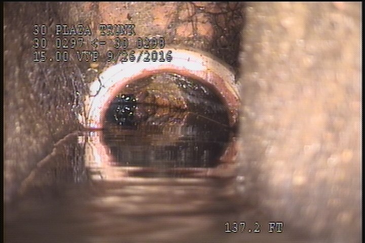 General Observation - UNKNOWN CONN. INSIDE THE MH. @ 01 O'CLOCK