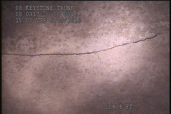 Fracture Longitudinal, at 02 o'clock, within 8 inches of joint: YES, Start - SLIGHT