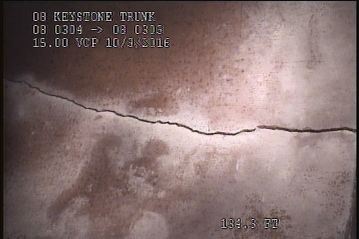 Fracture Spiral, from 01 to 04 o'clock, within 8 inches of joint: YES, Start - SLIGHT