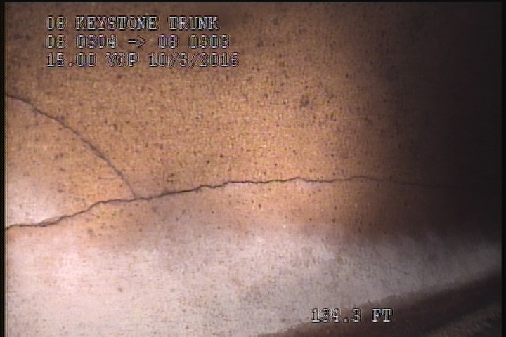 Fracture Spiral, from 08 to 10 o'clock, within 8 inches of joint: YES, Start - SLIGHT
