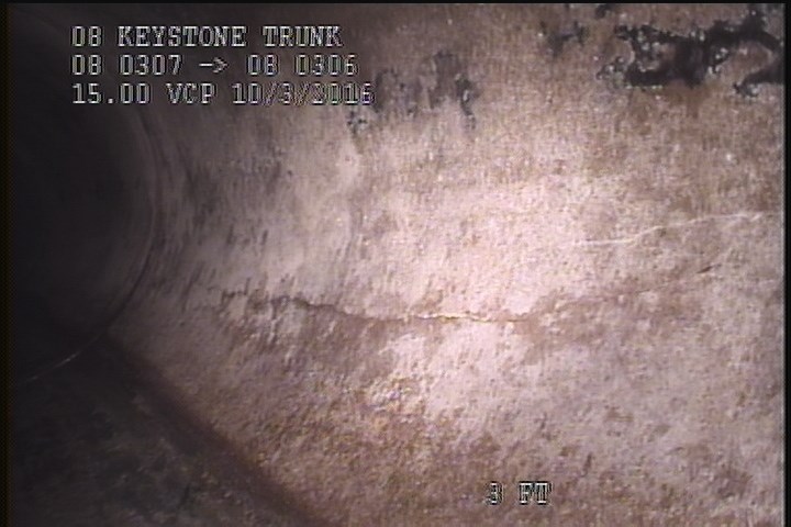 Fracture Spiral, from 01 to 04 o'clock, within 8 inches of joint: YES, Start - HAIRLINE