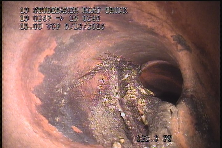 Tap Factory Made Defective, at 02 o'clock, -, within 8 inches of joint: YES, 4" - 10% Roots