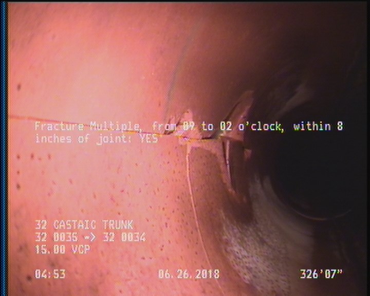 Fracture Multiple, from 09 to 02 o'clock, within 8 inches of joint: YES
