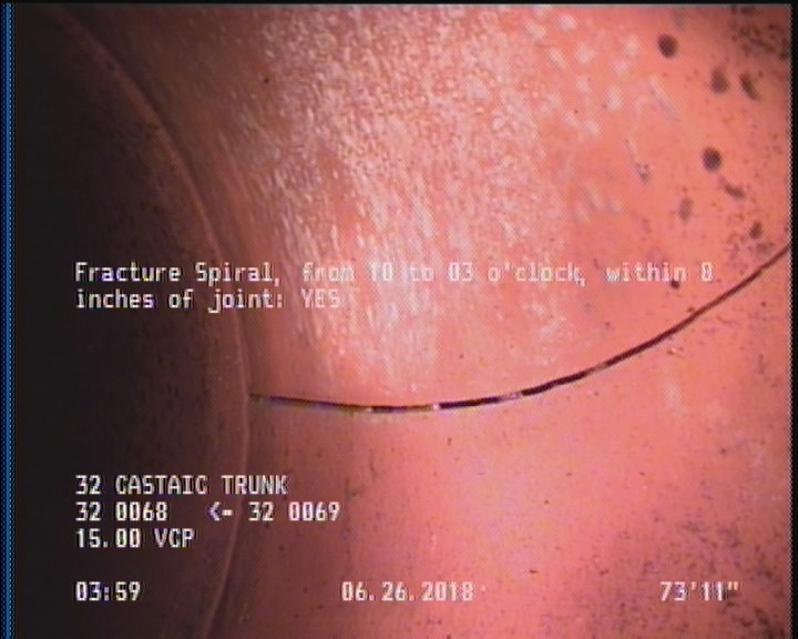 Fracture Spiral, from 10 to 03 o'clock, within 8 inches of joint: YES