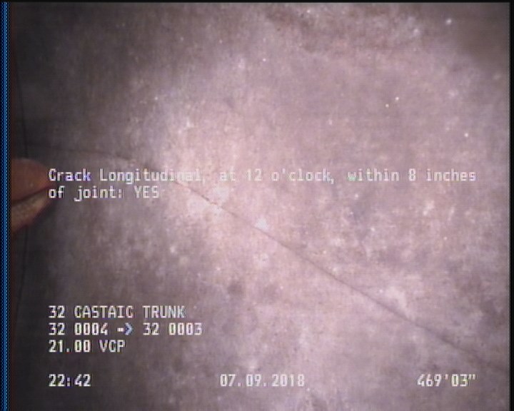 Crack Longitudinal, at 12 o'clock, within 8 inches of joint: YES