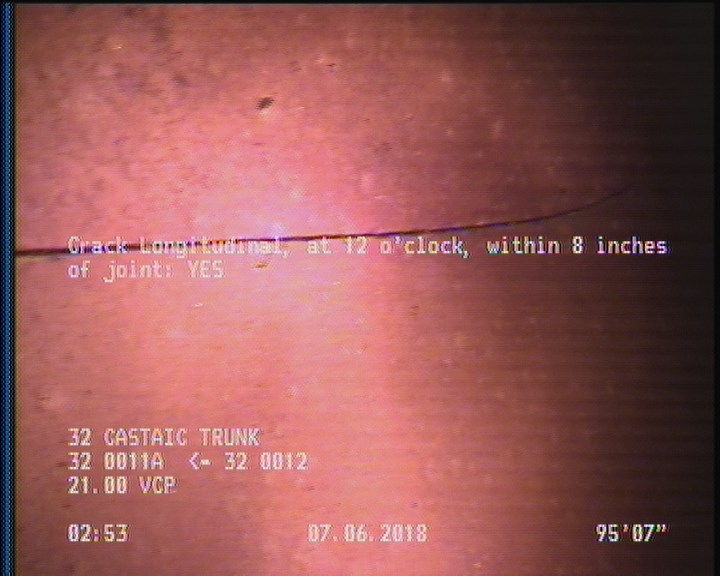 Crack Longitudinal, at 12 o'clock, within 8 inches of joint: YES