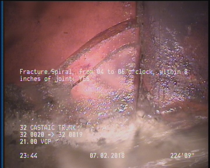 Fracture Spiral, from 04 to 06 o'clock, within 8 inches of joint: YES