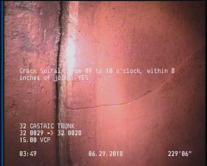 Crack Spiral, from 09 to 10 o'clock, within 8 inches of joint: YES