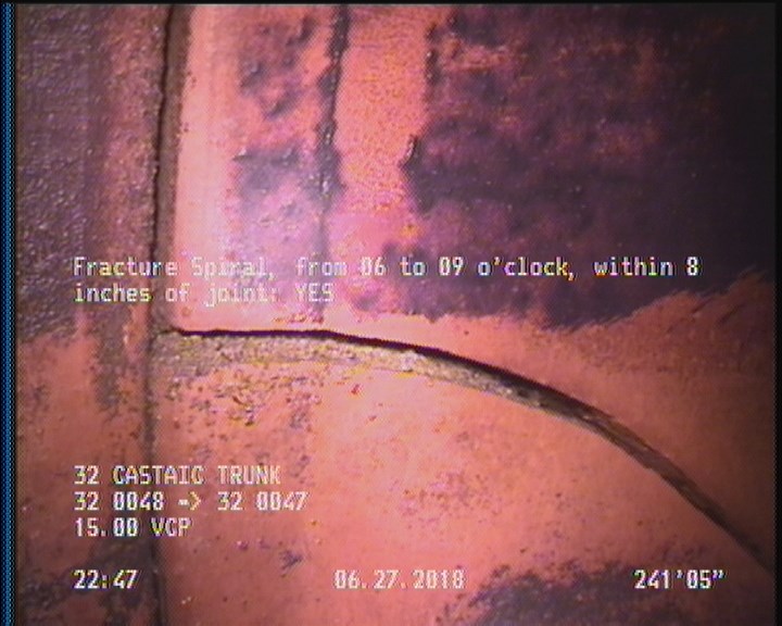 Fracture Spiral, from 06 to 09 o'clock, within 8 inches of joint: YES