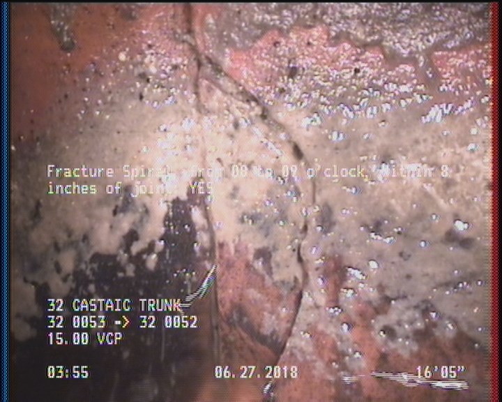 Fracture Spiral, from 08 to 09 o'clock, within 8 inches of joint: YES