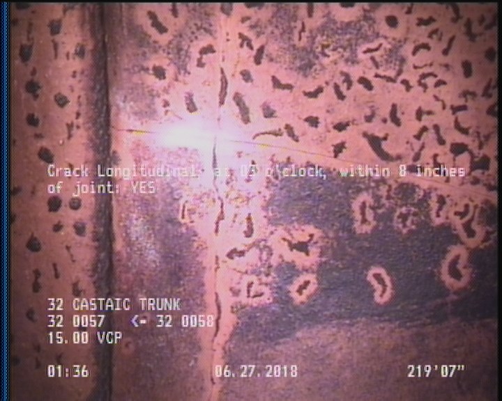 Crack Longitudinal, at 03 o'clock, within 8 inches of joint: YES