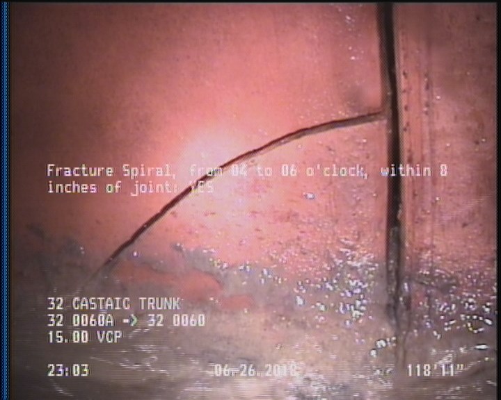Fracture Spiral, from 04 to 06 o'clock, within 8 inches of joint: YES