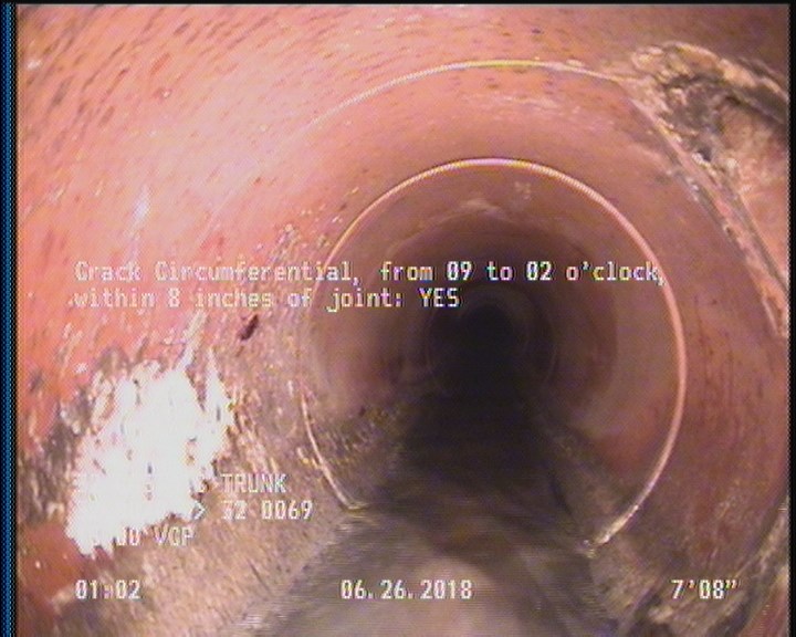 Crack Circumferential, from 09 to 02 o'clock, within 8 inches of joint: YES
