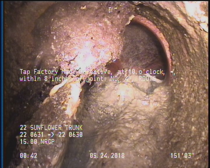 Tap Factory Made Defective, at 10 o'clock, -, within 8 inches of joint: NO, 4" - ROOTS