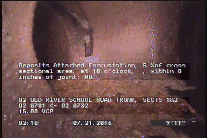 Deposits Attached Encrustation, 5 %of cross sectional area, at 10 o'clock, , within 8 inches of joint: NO